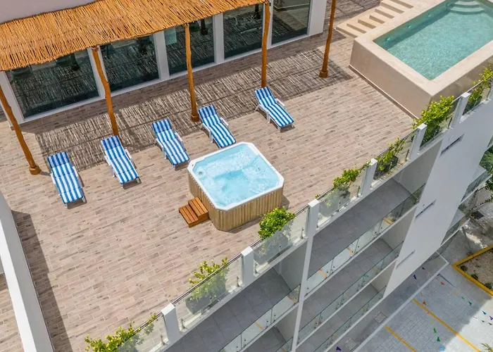 Stylish 2 Bedroom With Balcony, Rooftop Pool, Hottub * Playa del Carmen