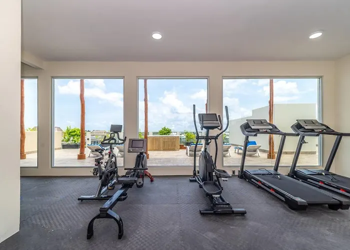 Holiday home Stylish 2 Bedroom With Balcony, Rooftop Pool, Hottub *