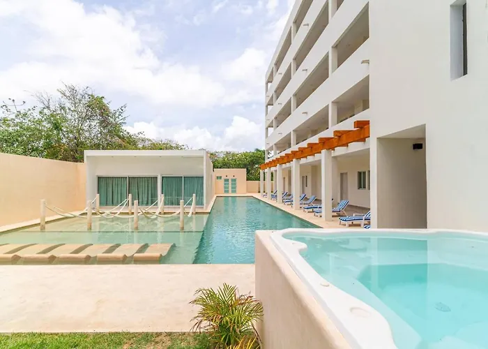Stylish 2 Bedroom With Balcony, Rooftop Pool, Hottub Holiday home Playa del Carmen