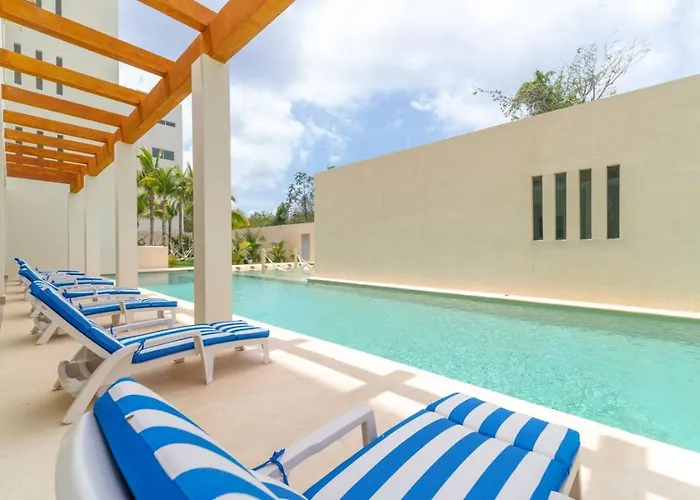 Holiday home Stylish 2 Bedroom With Balcony, Rooftop Pool, Hottub
