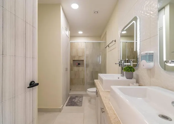 Stylish 2 Bedroom With Balcony, Rooftop Pool, Hottub * Playa del Carmen