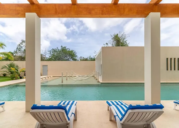 Stylish 2 Bedroom With Balcony, Rooftop Pool, Hottub