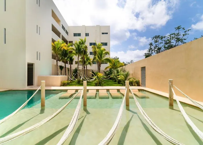 Stylish 2 Bedroom With Balcony, Rooftop Pool, Hottub Holiday home Playa del Carmen