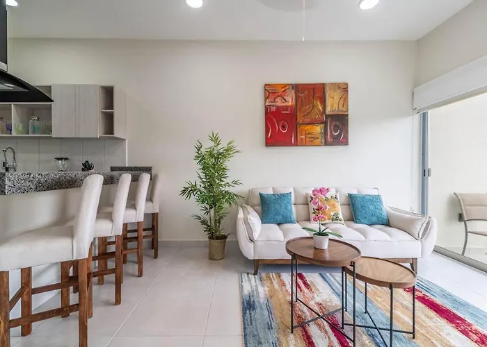 Stylish 2 Bedroom With Balcony, Rooftop Pool, Hottub Holiday home