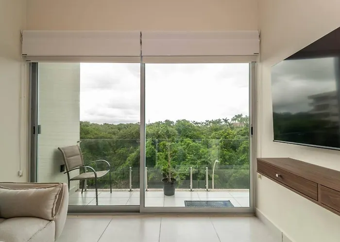 Holiday home Stylish 2 Bedroom With Balcony, Rooftop Pool, Hottub
