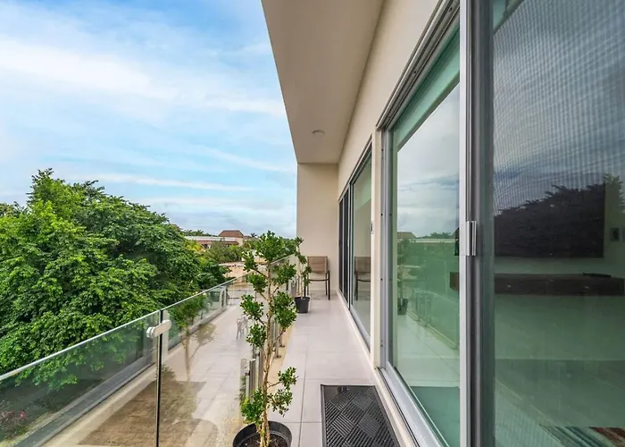 Holiday home Stylish 2 Bedroom With Balcony, Rooftop Pool, Hottub *