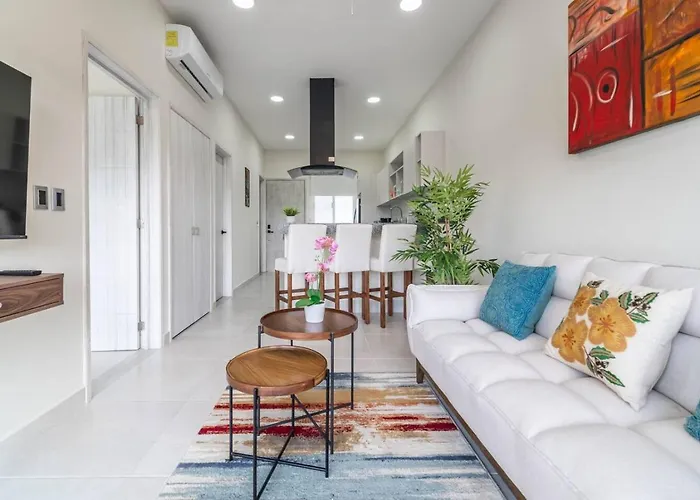 Stylish 2 Bedroom With Balcony, Rooftop Pool, Hottub Holiday home Playa del Carmen