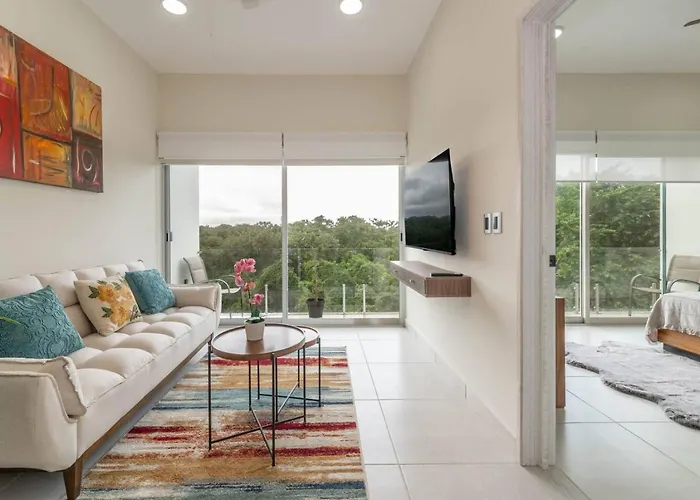 Stylish 2 Bedroom With Balcony, Rooftop Pool, Hottub Playa del Carmen