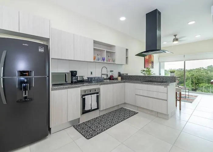 Stylish 2 Bedroom With Balcony, Rooftop Pool, Hottub * Playa del Carmen