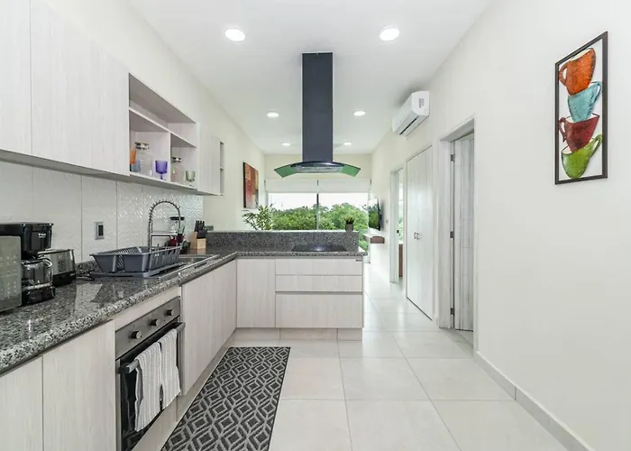 Holiday home Stylish 2 Bedroom With Balcony, Rooftop Pool, Hottub *