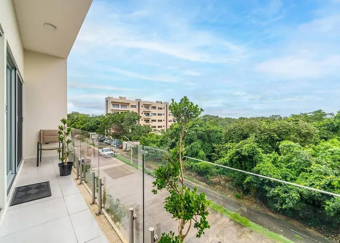 Stylish 2 Bedroom With Balcony, Rooftop Pool, Hottub *