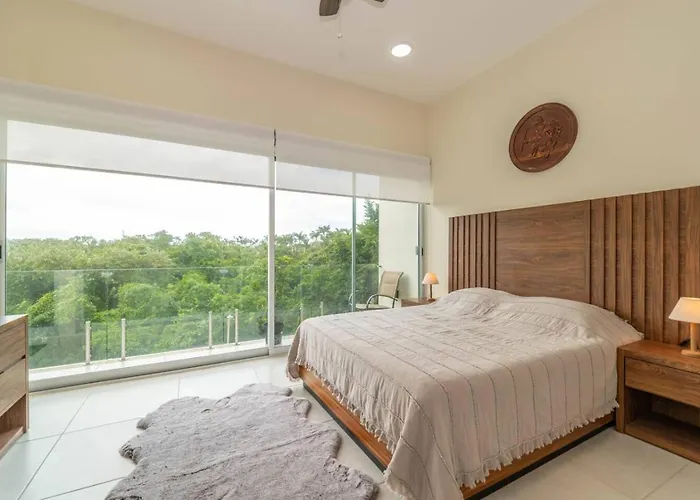 Stylish 2 Bedroom With Balcony, Rooftop Pool, Hottub Playa del Carmen